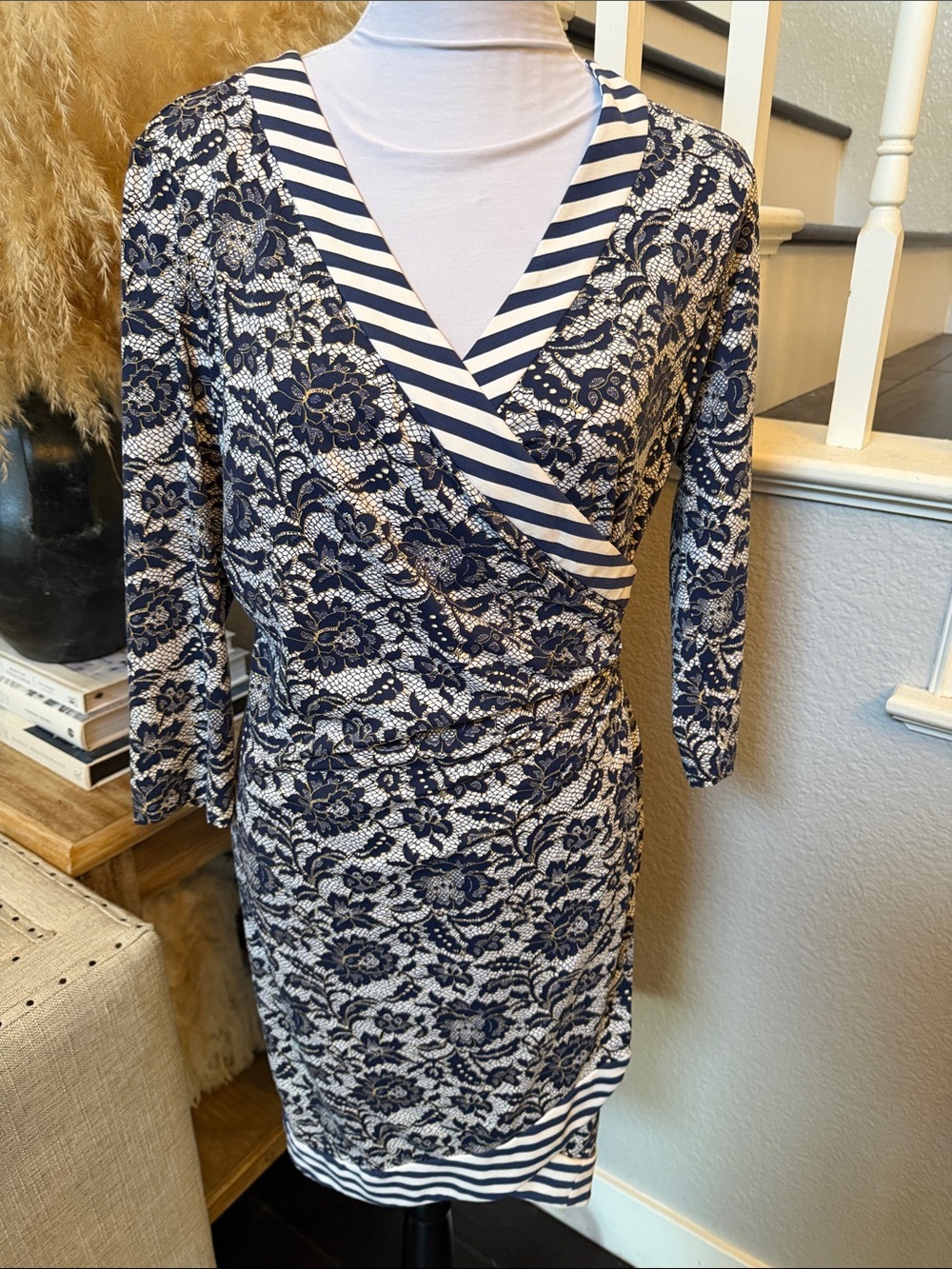 J. McLaughlin Catalina Cloth Faux Wrap Dress Blue White Floral Stripe Trim SZ S - Picture 2 of 8